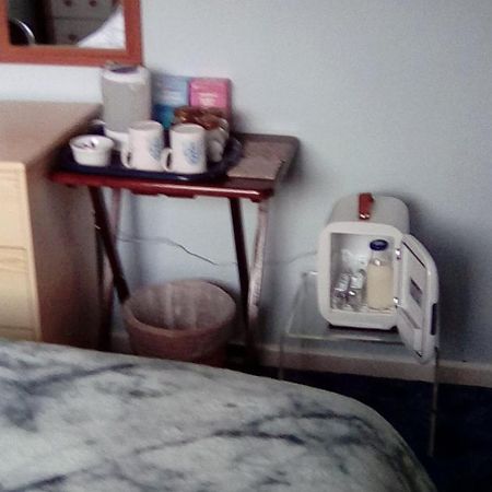 Bed & Breakfast Only - Not 24 Hour Lodging - Free Parking Truro Cornwall מראה חיצוני תמונה